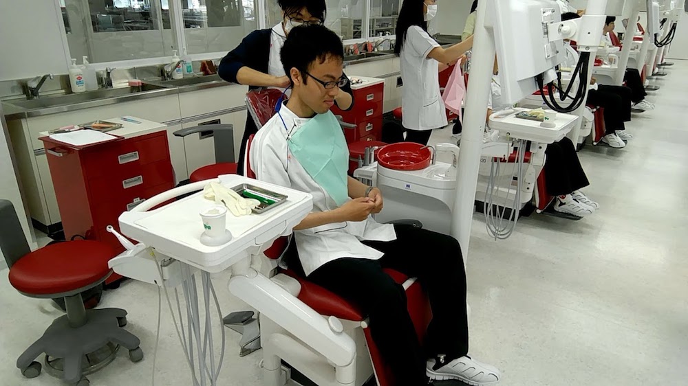 【言語聴覚学科】　口腔ケアの練習