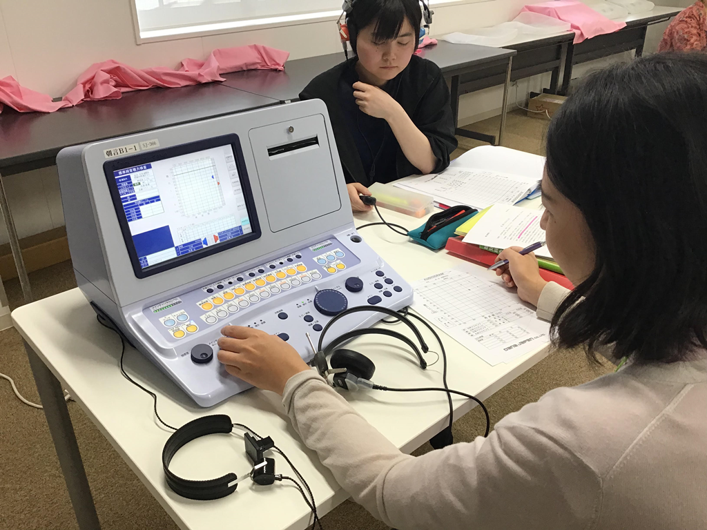 【言語聴覚学科】 1年生聴力検査実習が始まりました