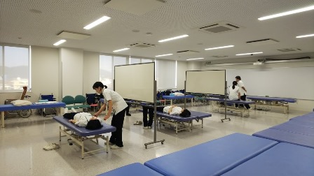 【理学療法学科】　2年生も実技試験！