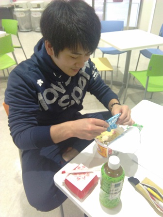 【鍼灸学科】　忘年会の食べ過ぎ・飲み過ぎにご注意を