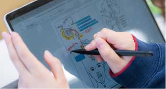 タブレットを使用して授業を行っている様子