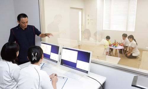 言語聴覚障害診断学 授業中の様子