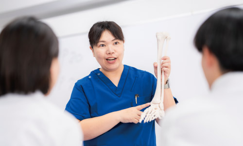 柔整後療学 授業中の様子