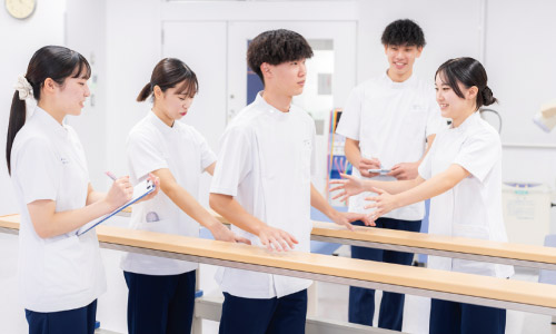 動作介助演習 授業中の様子