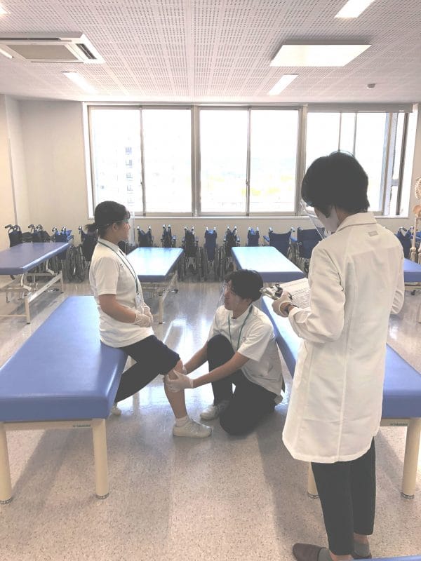 【理学療法学科】1年生、初めての実技試験！！