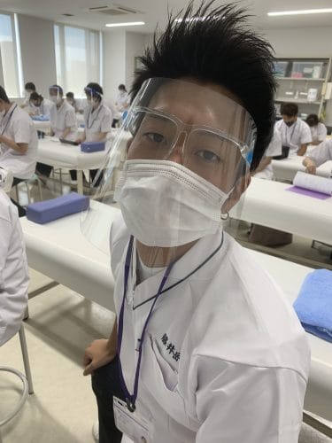 【鍼灸学科】フェイスシールド着用！！