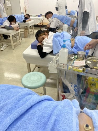 【鍼灸学科】隔物灸でポカポカに！