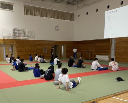 【鍼灸学科】スポーツトレーナーによるピラティス実践！！