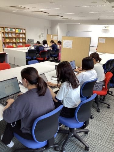 【歯科衛生学科】3年生　症例発表の準備をしています！